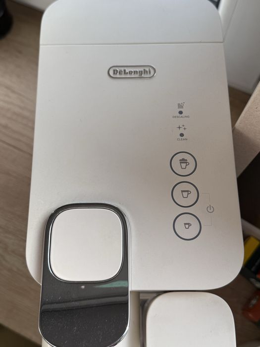 Продам кавомашину Nespresso Lattissima One (білий колір)