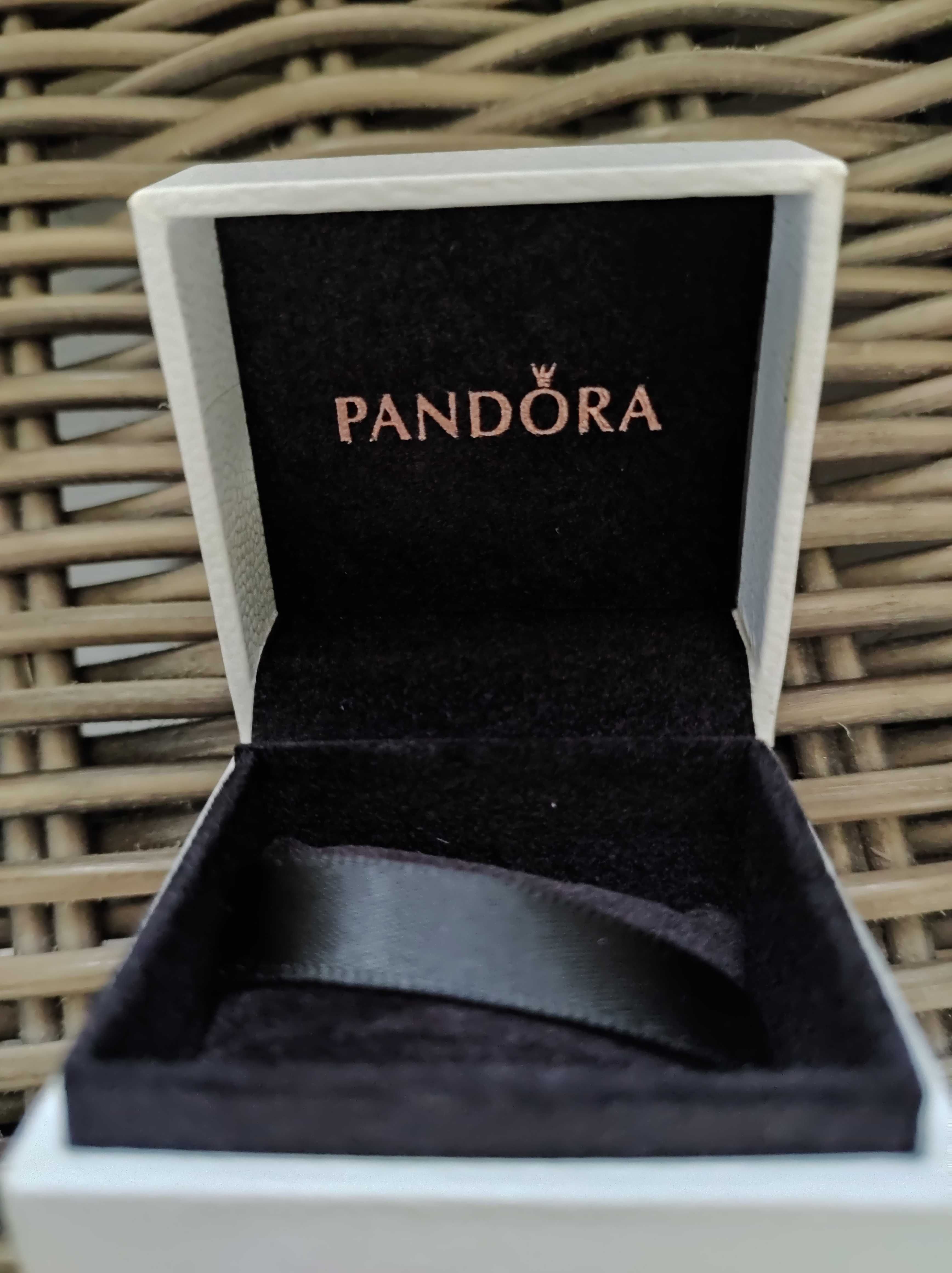 Pandora torebka prezentowa i pudełeczko na biżuterię.