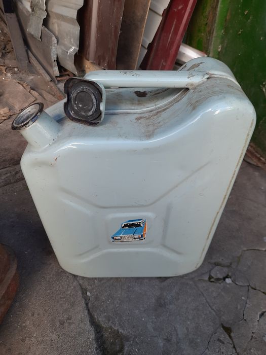 Кувалды,ломы,канистры,бочки,окно пластик,станина станка