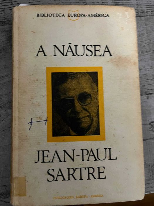 Livros diversos em português e inglês