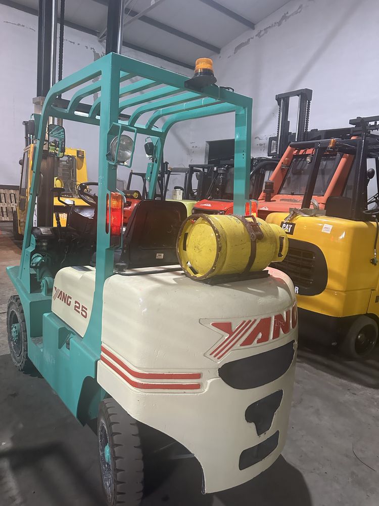 Empilhador YANG gas 2500 kgrs tiplex