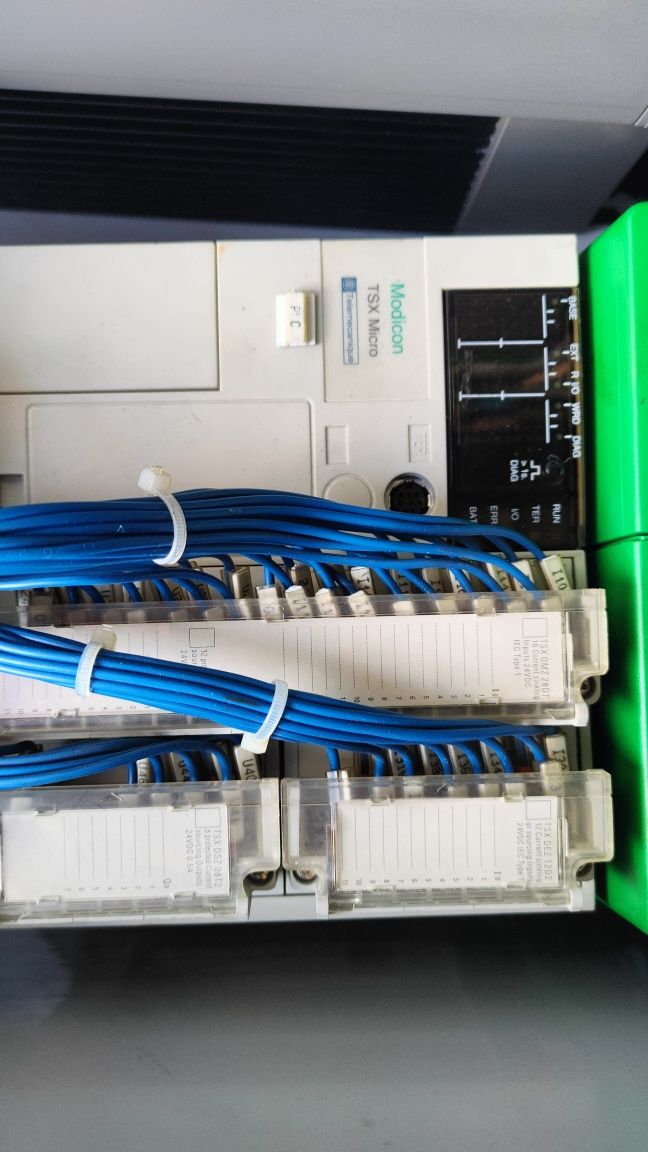 Sterownik PLC Schneider TSX37101_01