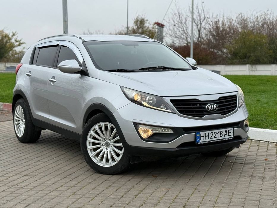 Продам Кия спортейдж 12 года 2 литра дизель передний привод