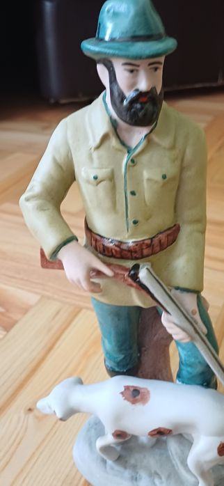 Lesniczy na polowaniu