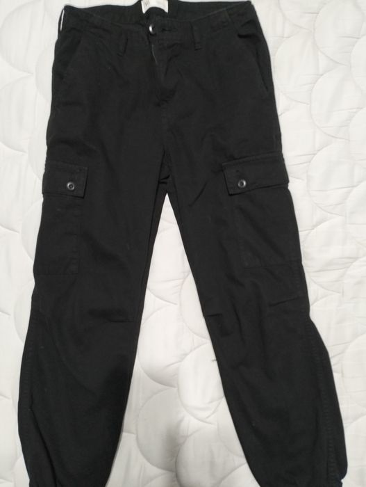 Czarne jeansowe bojówki Zara