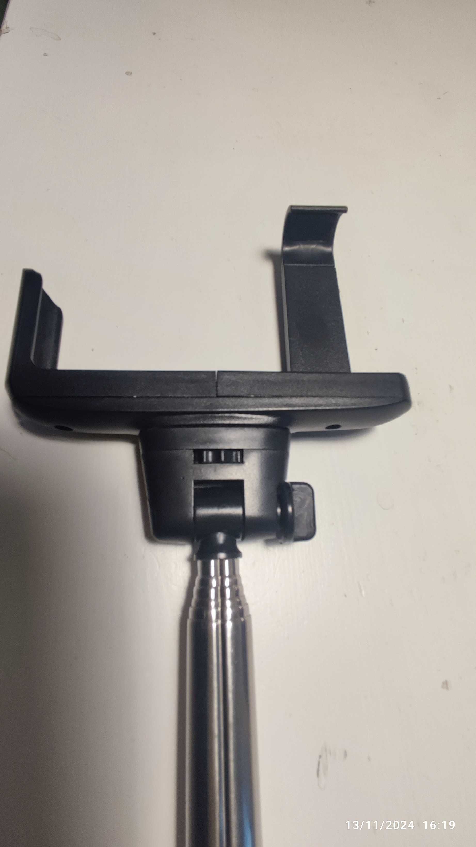 Uszkodzony selfie stick do smartfona / aparatu