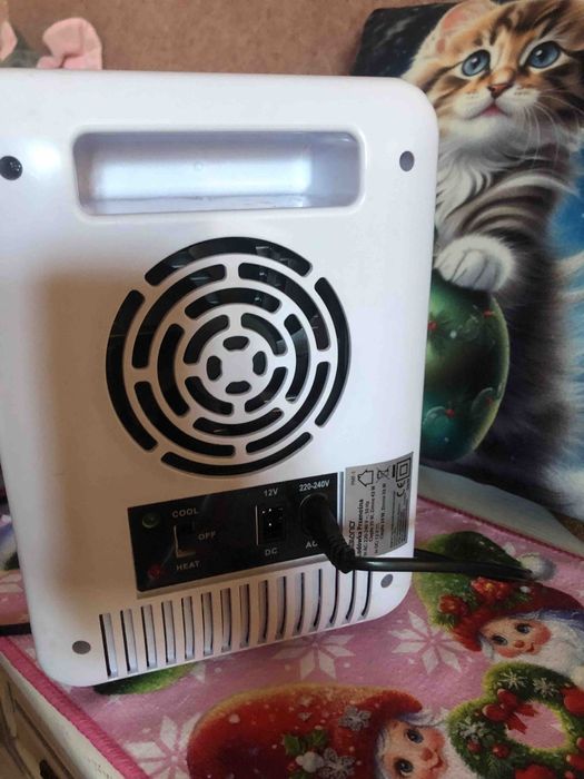 Мини холодильник, холодильник для косметики.