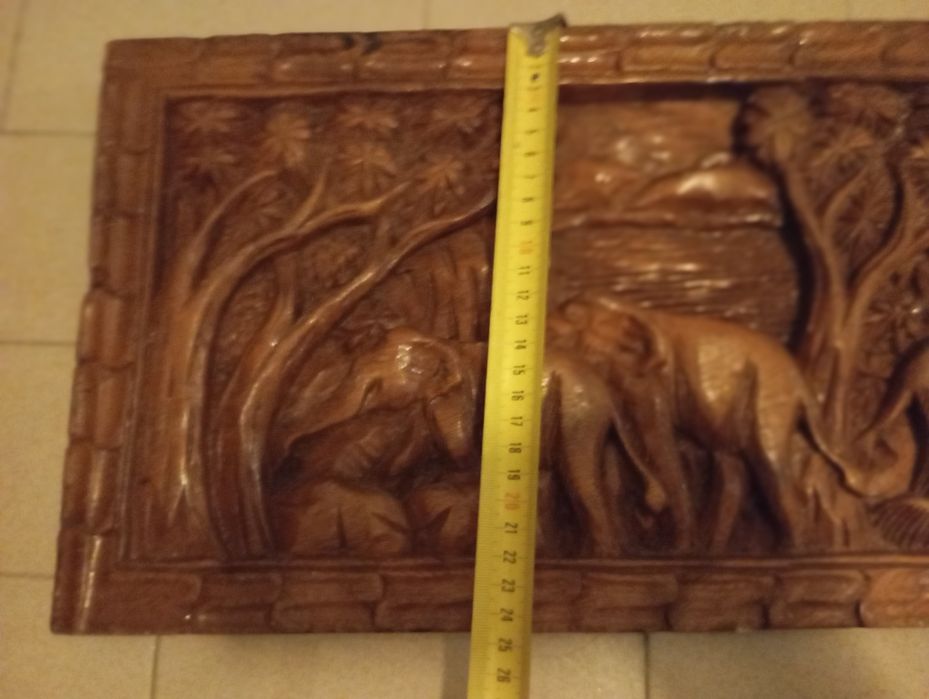 Quadro esculpido em madeira entalhada