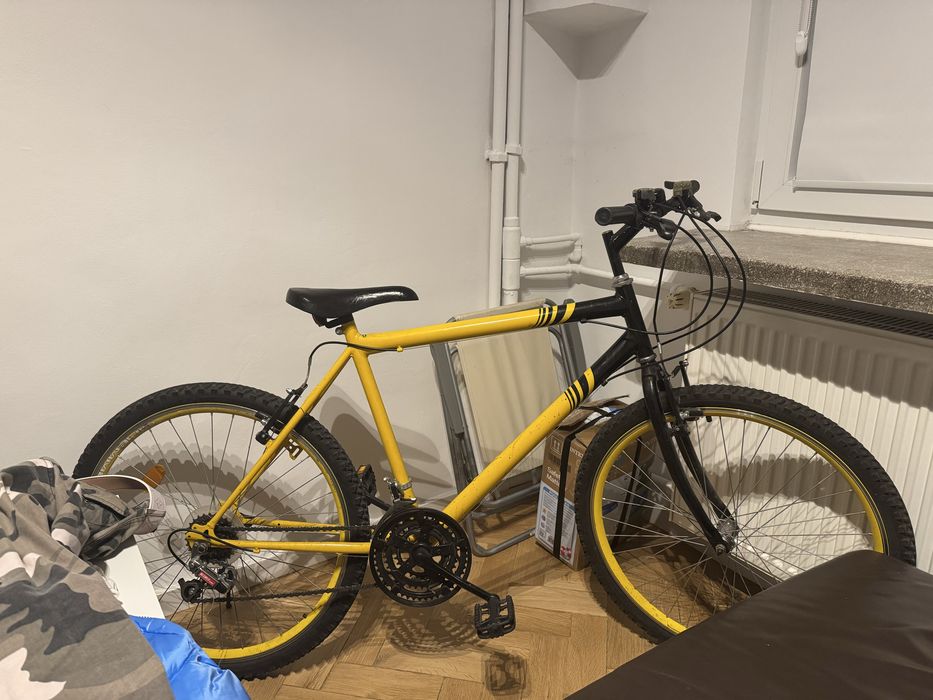 klasyczny rower żółty