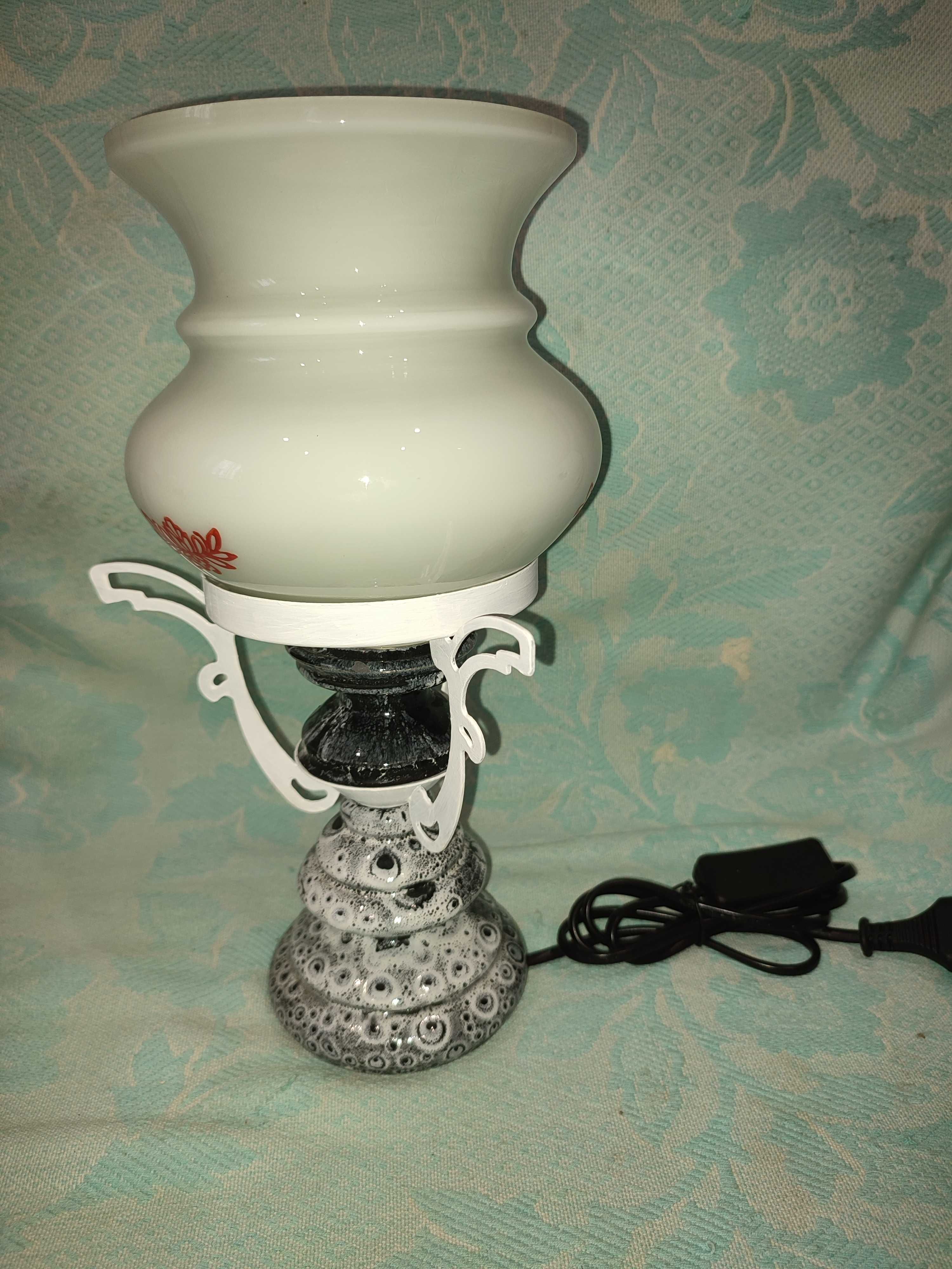 Оригинальный редко встречающийся светильник настольная лампа СССР.