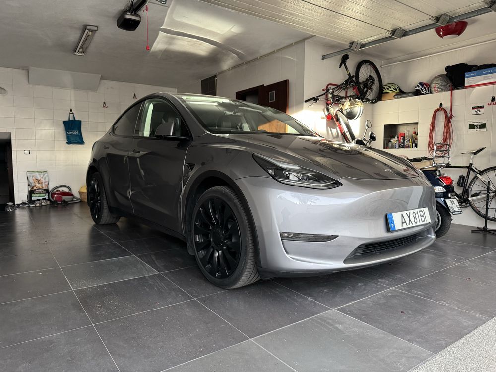 Tesla Model Y dual motor longue range