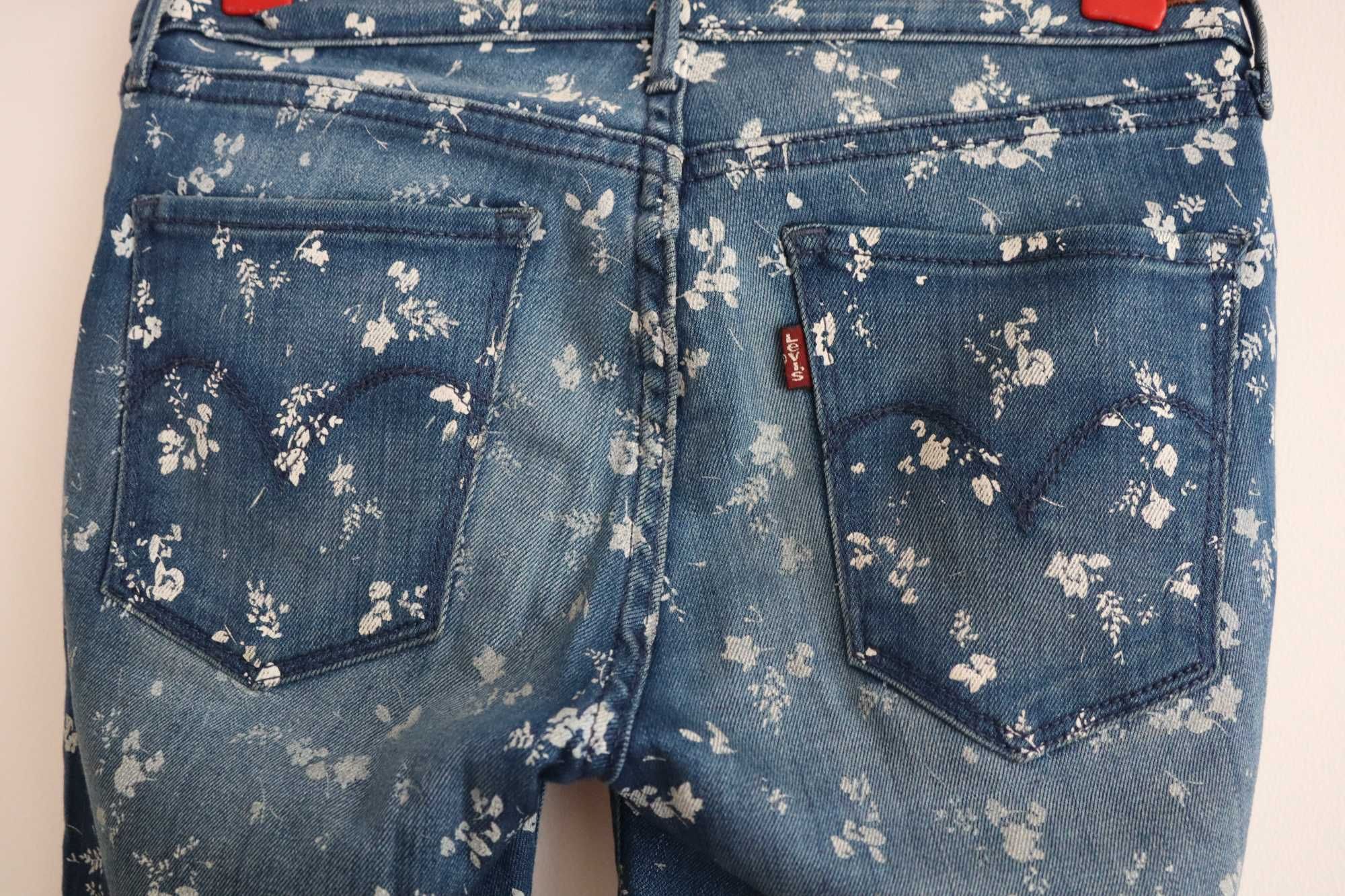 Leggins de ganga com flores Levis