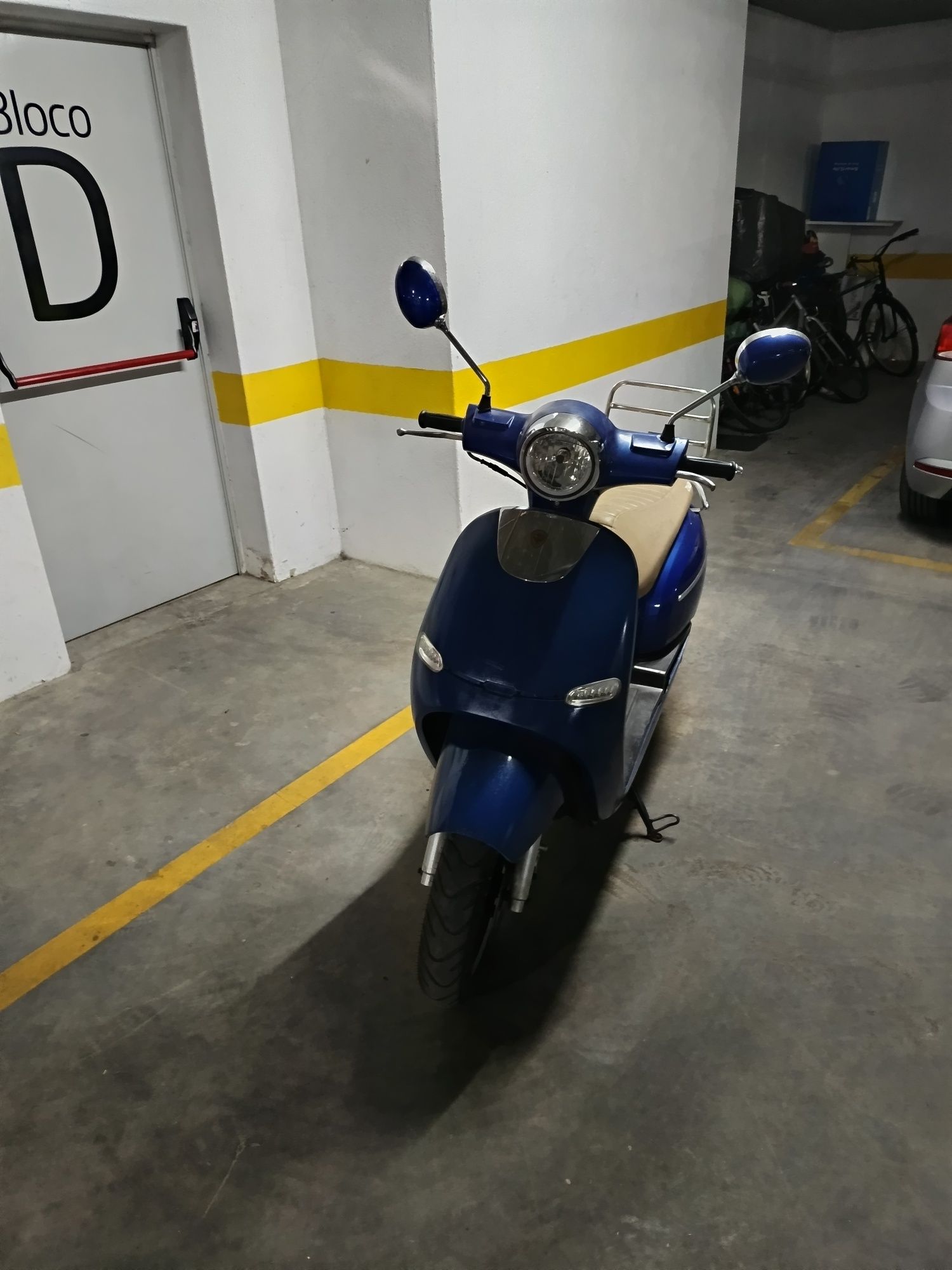 Moto 50 CC Impecável