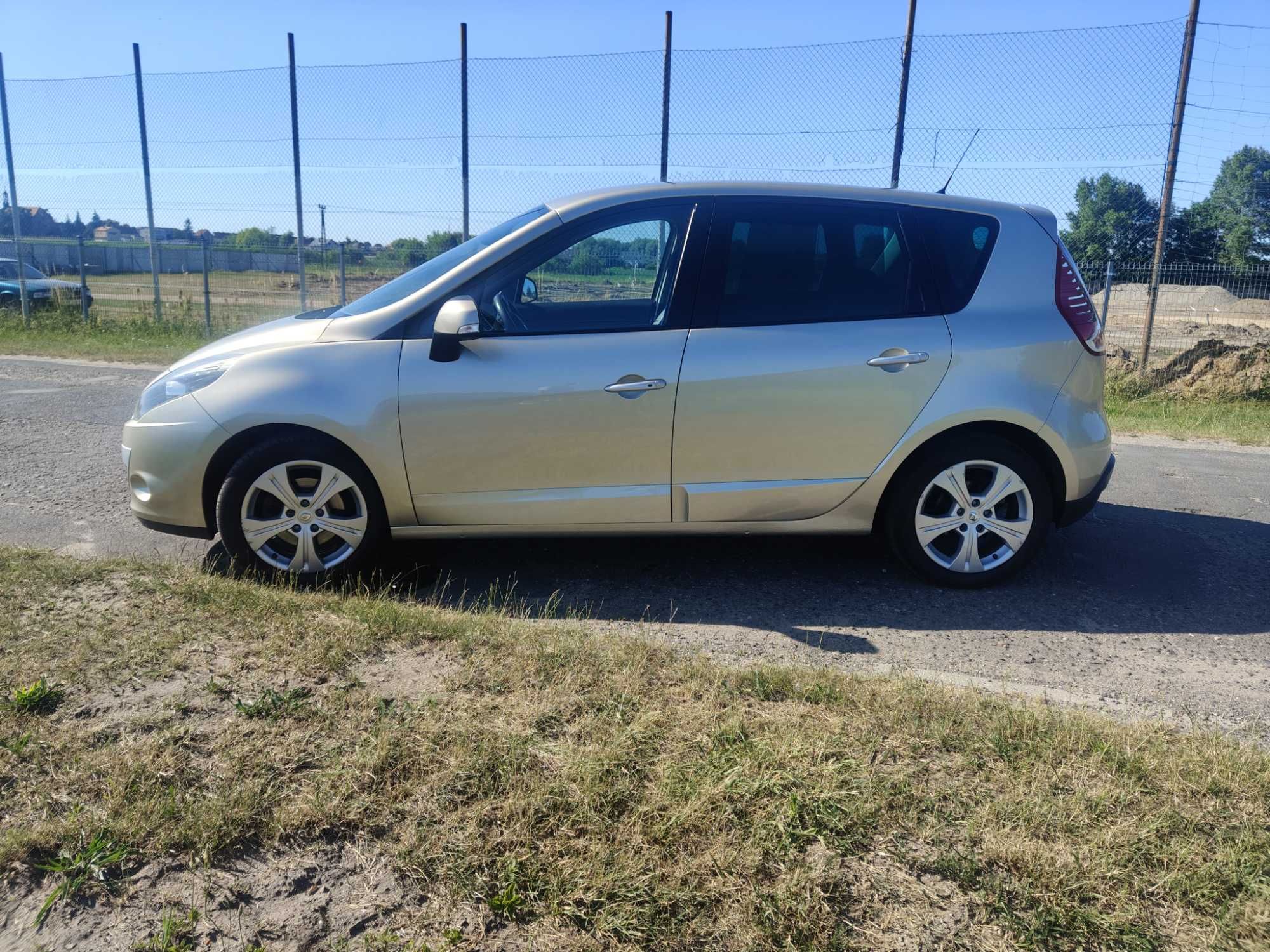 Sprzedam Renault Scenic 1,6 benzyna 135000 przebieg