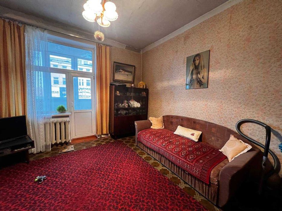 Продаж трьохкімнатної квартири в центрі міста
