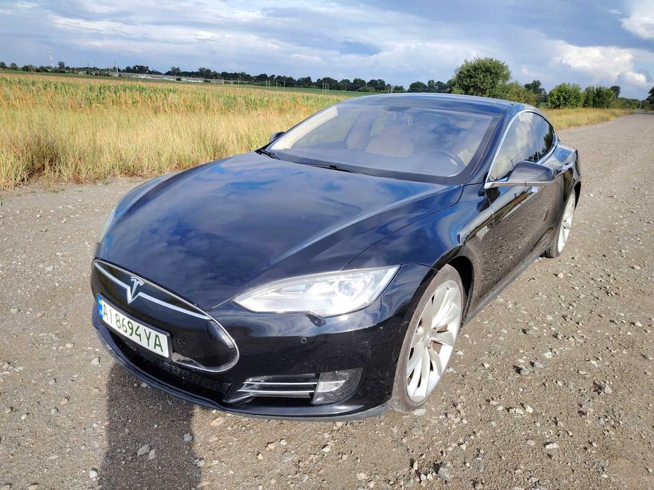 Tesla Model S 2014