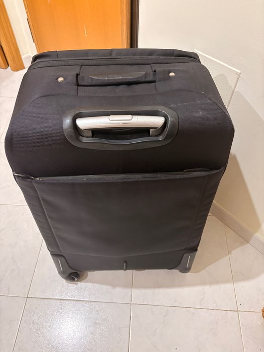Mala grande de viagem Emidio Tucci — 4 rodas, bom estado, preta