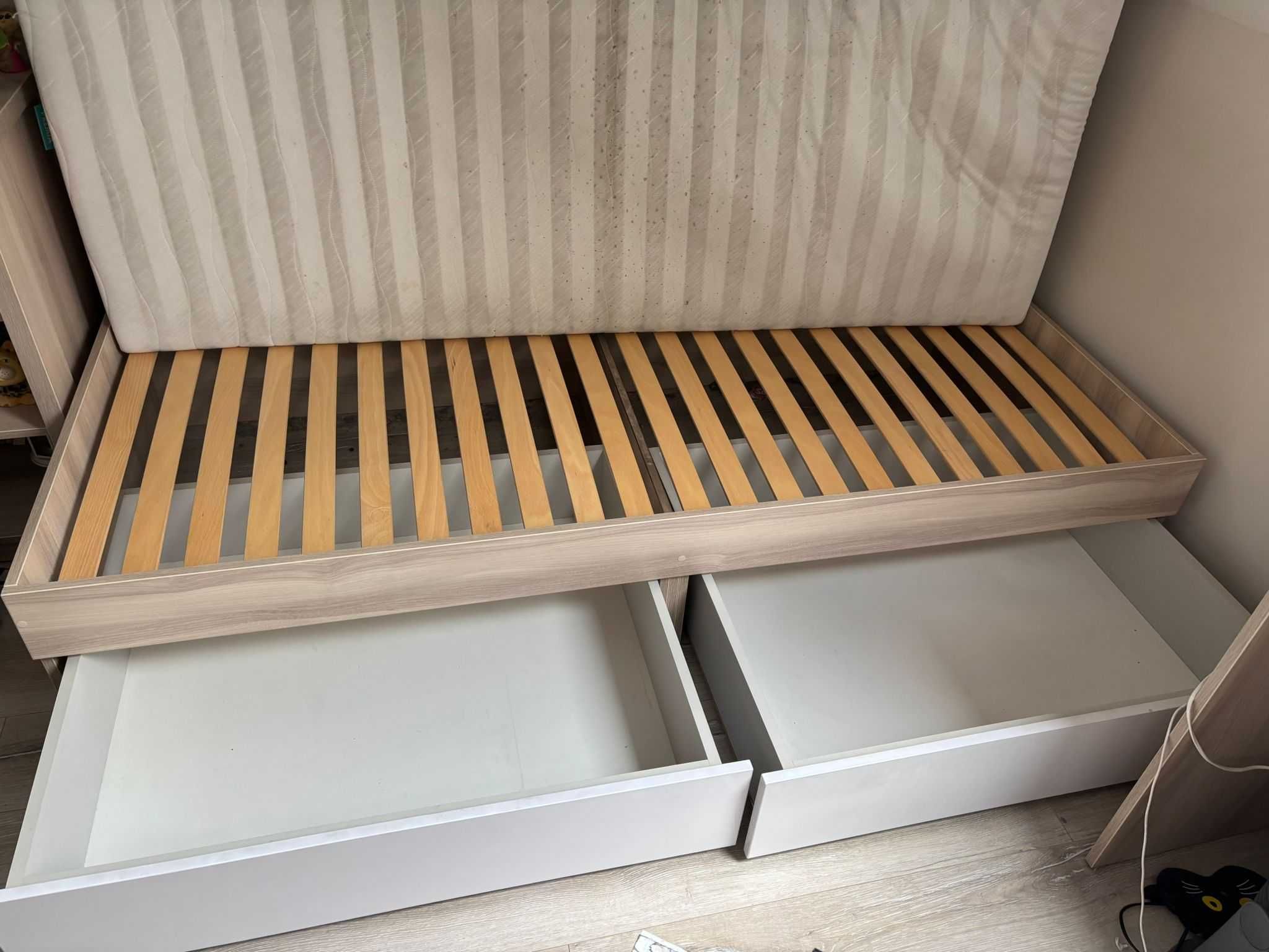 Łóżko z materacem 90/200