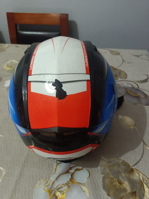 Capacete usado sem viseira