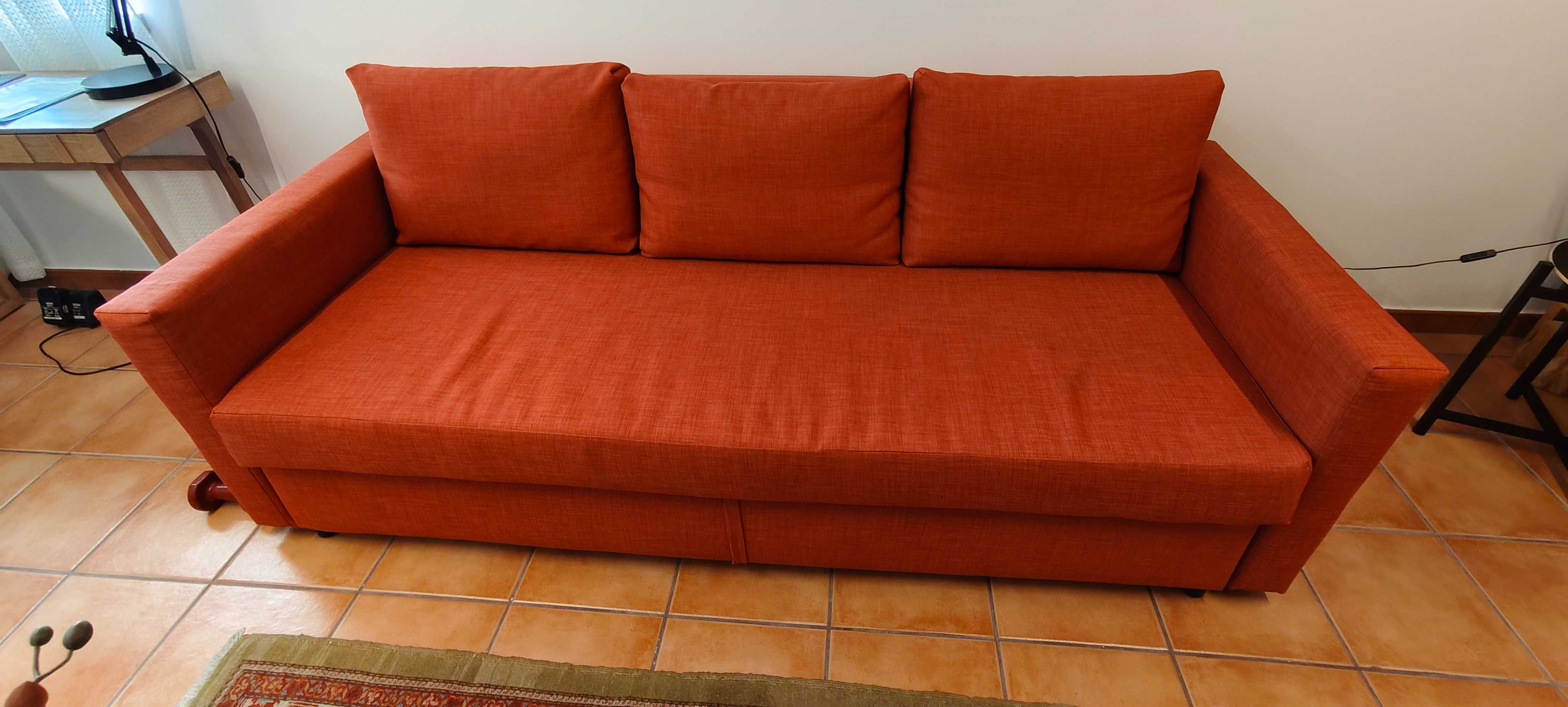Sofa cama IKEA tres assentos como novo