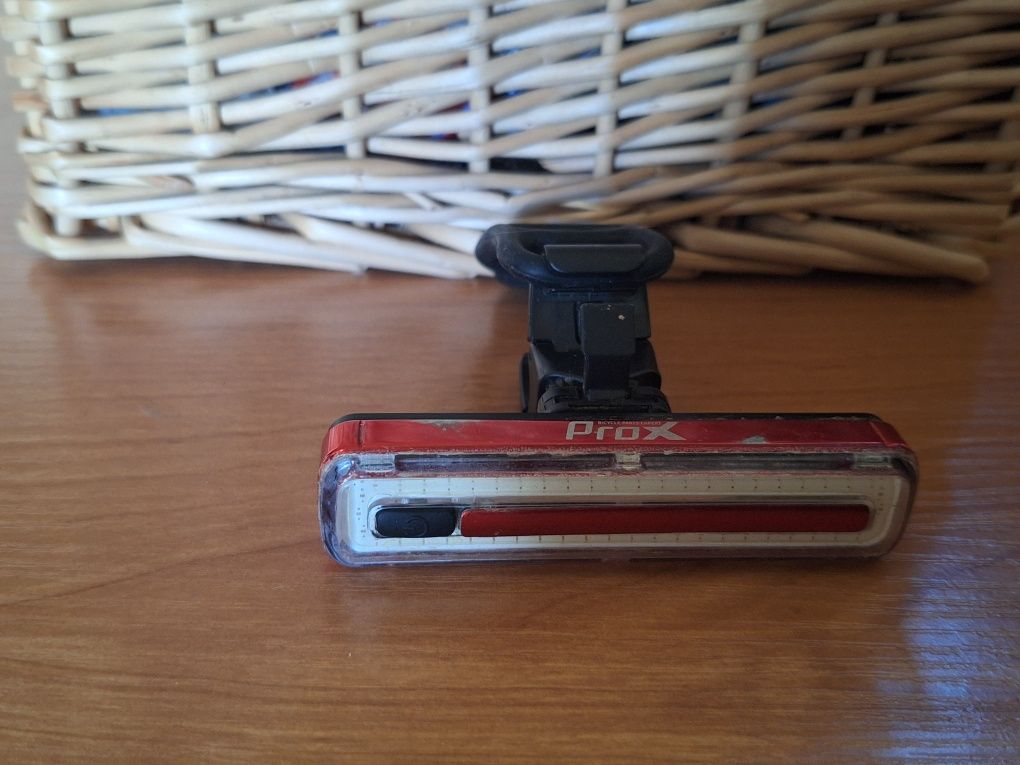 Lampka latarka na rower rowerowa hulajnoga światło USB obejma czerwone