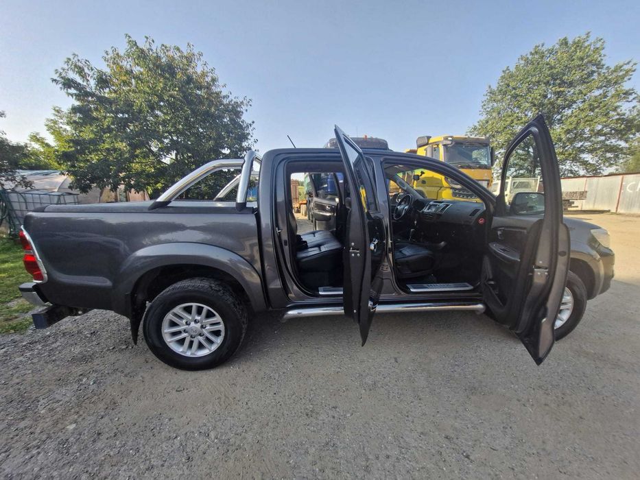 Toyota Hilux 3.0 D-4D Invincible
