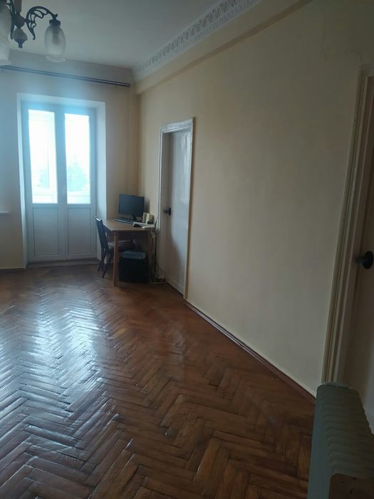 Продаж 4 - х. кімнатної квартири Площа Перемоги