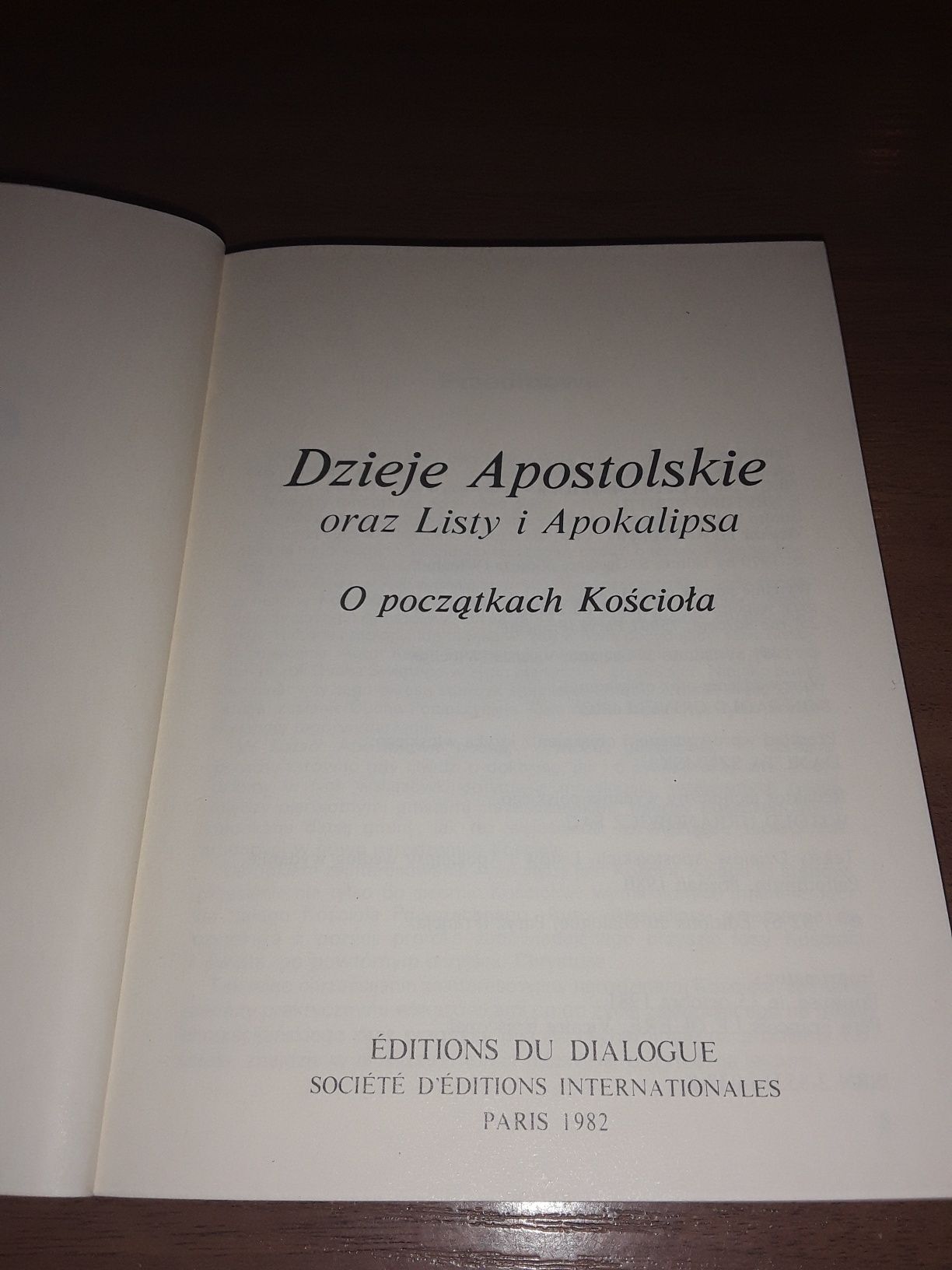 Dzieje Apostolskie listy i Apokalipsa o początkach kościoła