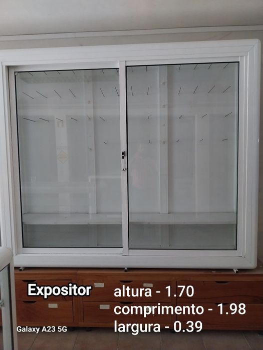 Balcão/ vitrine/ expositor (vendo o conjunto ou individualmente)