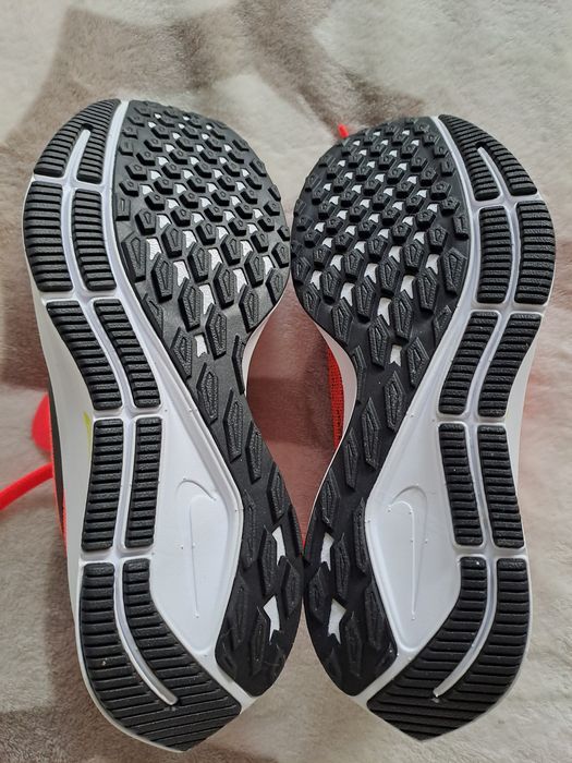 Śliczne sportowe oryginalne buty NIKE rozmiar 34 ( 21.5 cm). NOWE