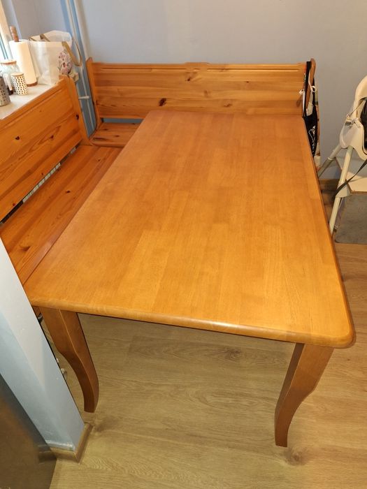 Stół drewniany do jadalni