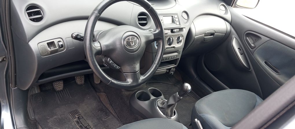 Toyota Yaris 1.0 VVTI 5 PORTAS COM AC