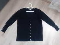 Sweter z guziczkami