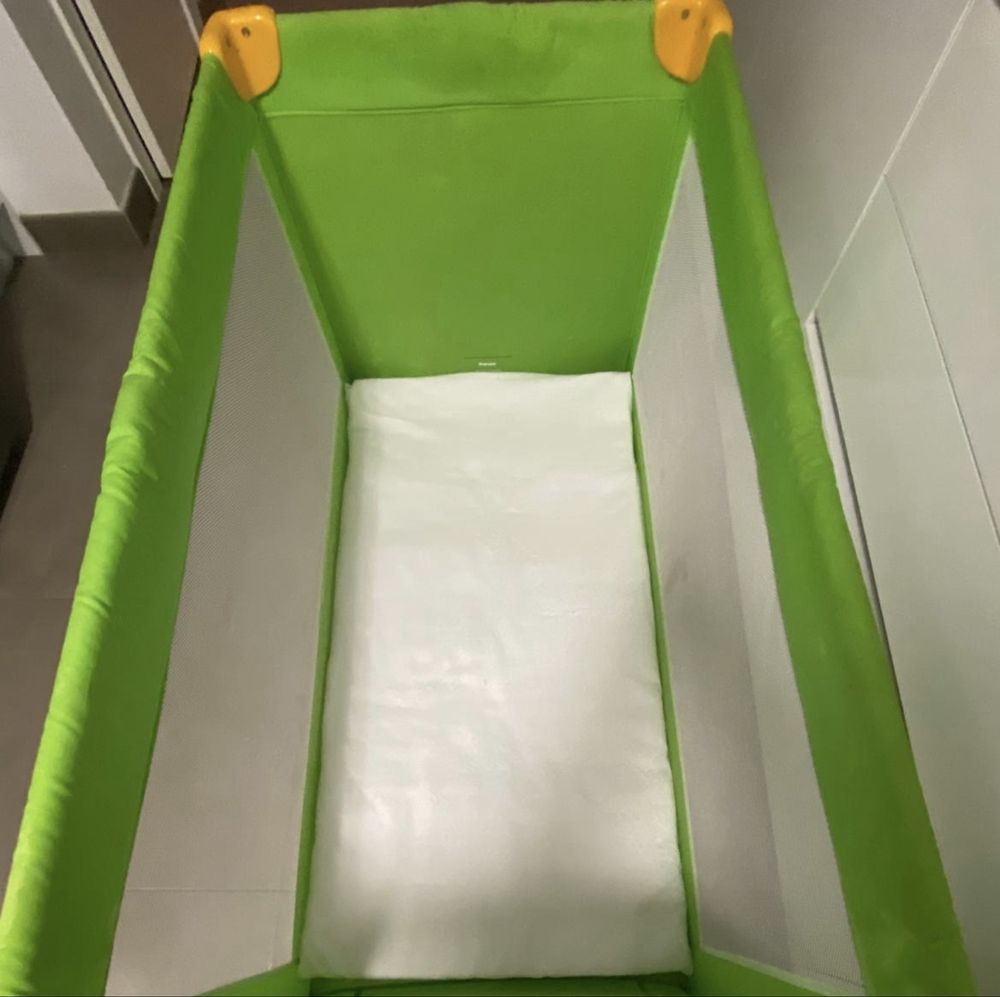 Cama de viagem Prenatal + colchão de espuma branco
