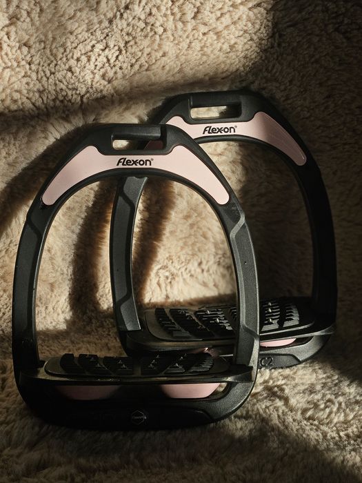 Strzemiona FLEX ON czarne z różowymi elementami