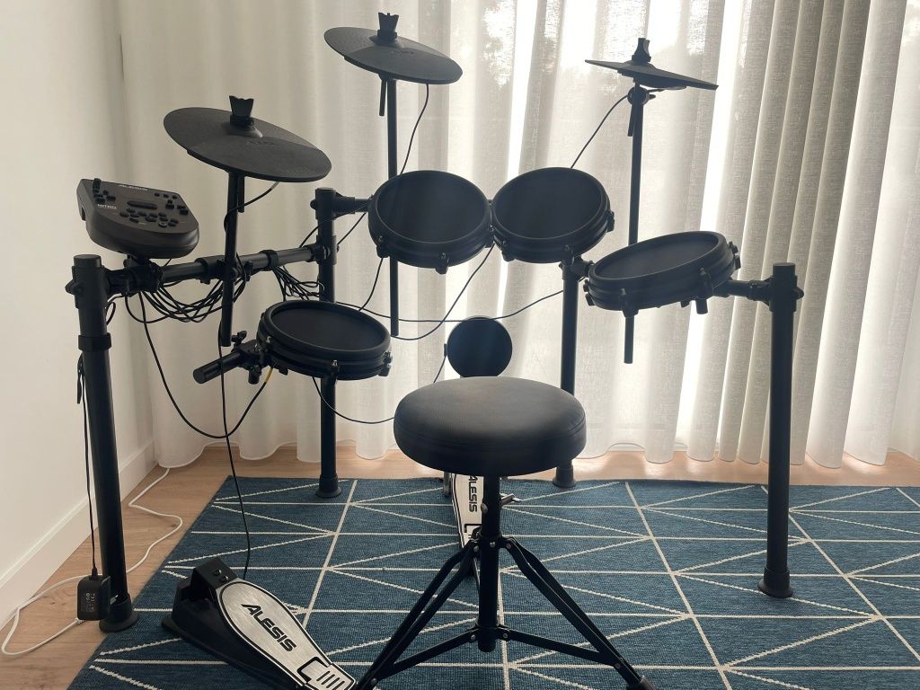 Bateria Digital Alesis Nitro Max Kit