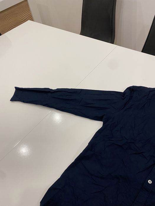 Camisa azul escuro