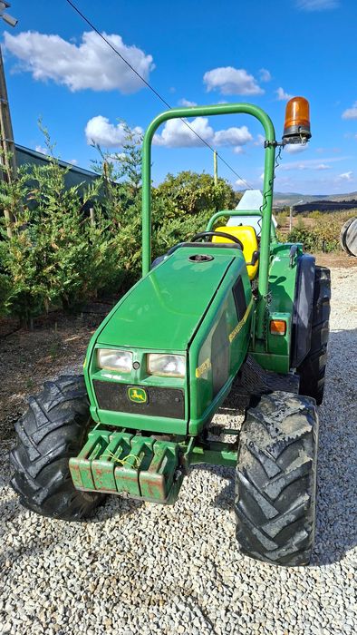 Trator John Deere 1047