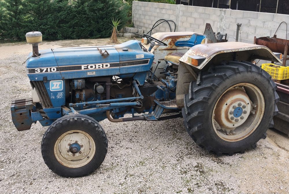 Trator Ford 3710