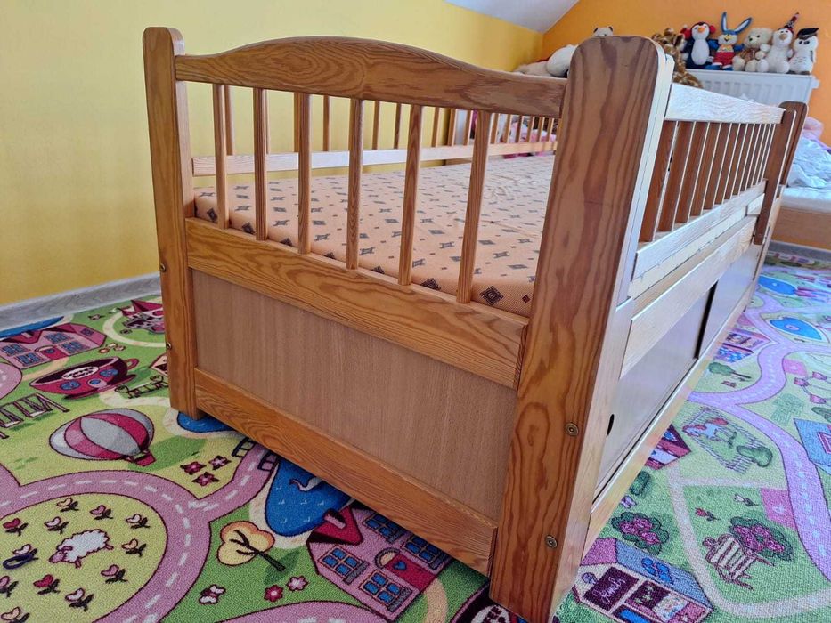 Łóżko dziecięce z barierką