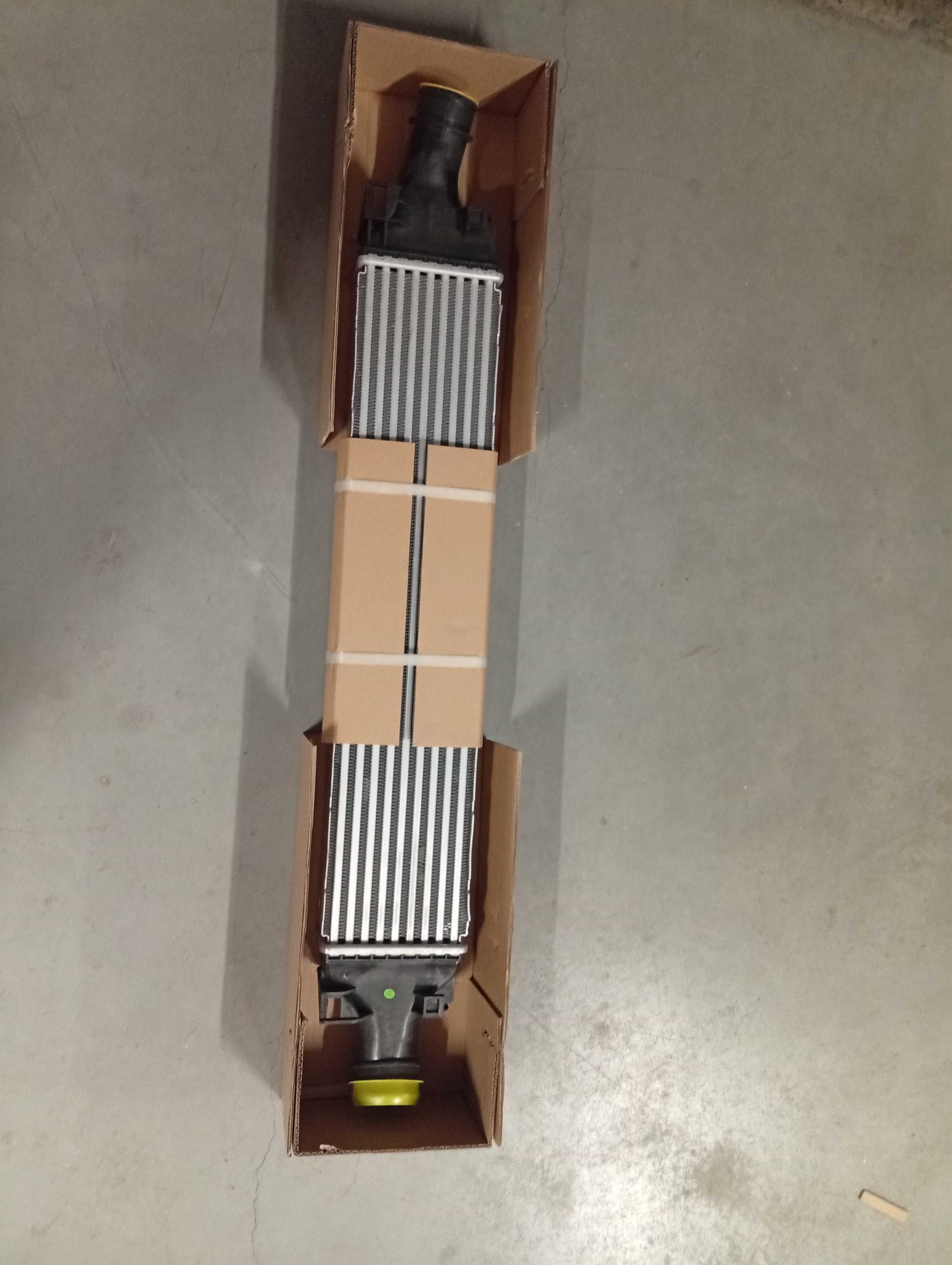 Chłodnica powietrza intercooler Audi A4 A5 Q5 2.0 3.0 TDI TFSI