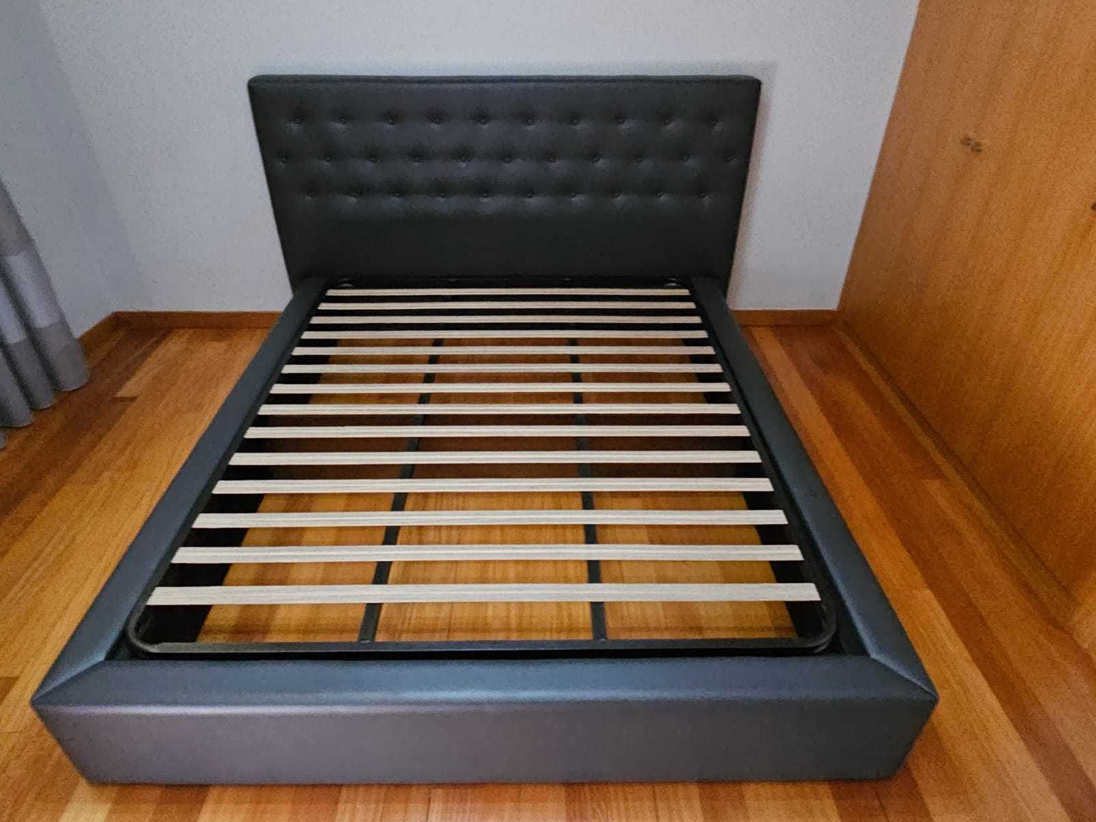Cama Capitoné com estrado