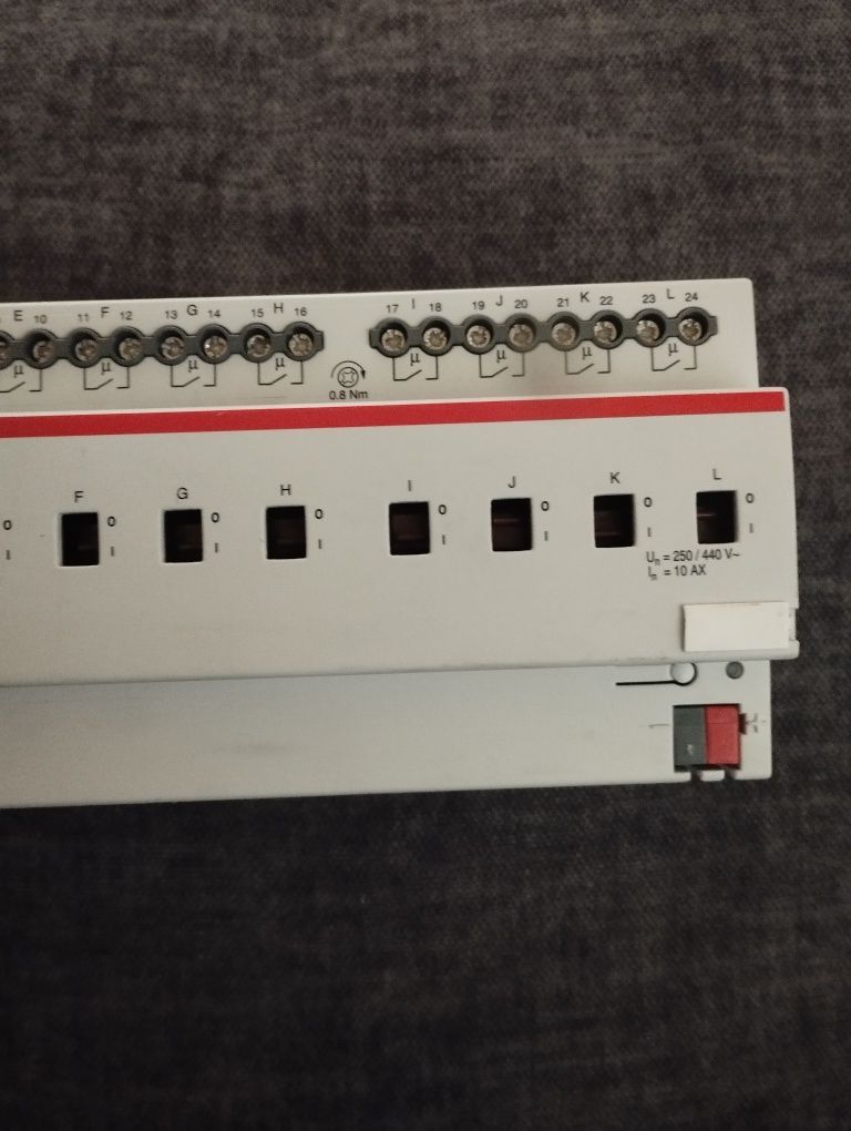 Релейный активатор ABB KNX SA/S 12.10.2.1 Бинарный выход 12-канальный