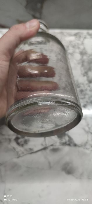 Szklana butelka z czasów PRL