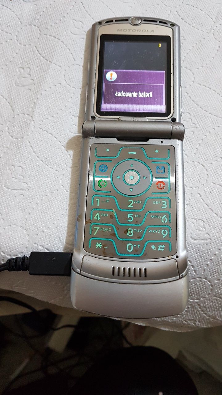 Motorola v3, bez simlocka, na prezent choinkowy seniorom