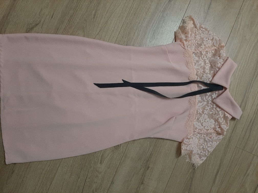 Krótka różowa sukienka