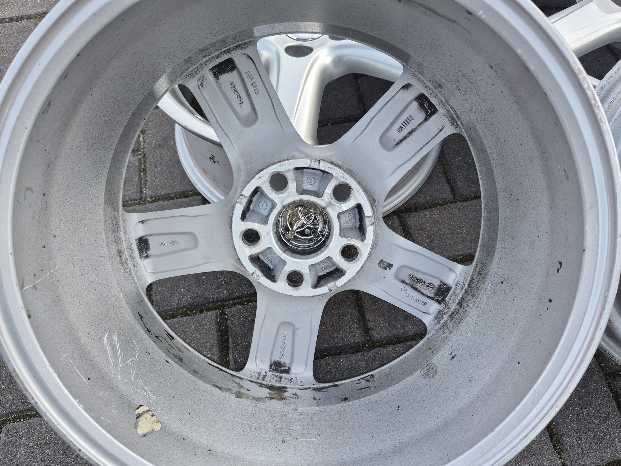 Felgi Alu Oryg TOYOTA Avensis Corolla Verso Auris 5x114.3 17 Cali 7J