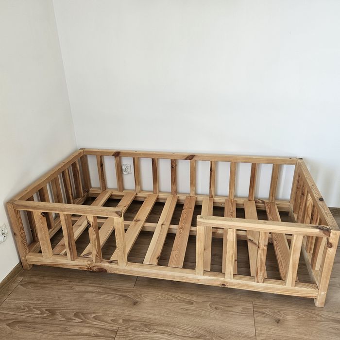 Łóżeczko dziecięce sosnowe