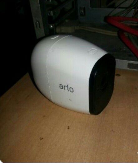 Продам супер-современную  камеру  ARLO PRO ,модель : VMC 3930.