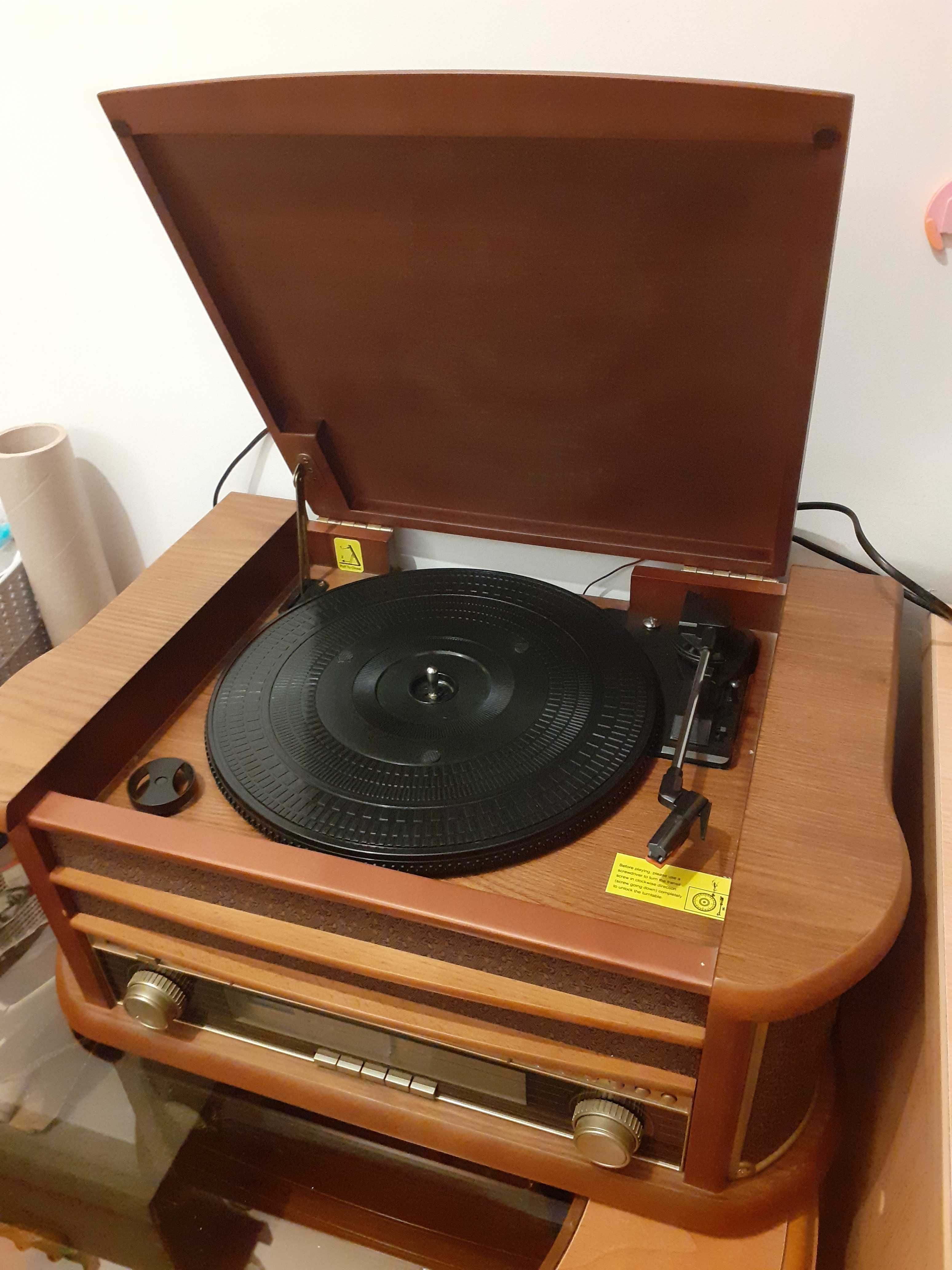 Gramofon drewniany vintage